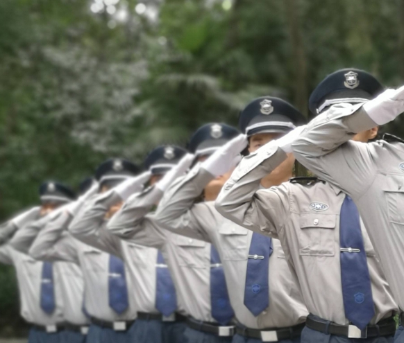 物業(yè)保安是物業(yè)管理中維護(hù)小區(qū)、商業(yè)綜合體、寫字樓等場(chǎng)所公共安全和秩序的重要力量